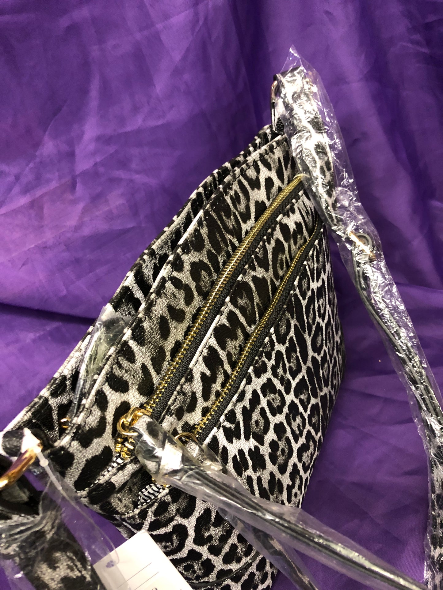 Woman Cheetah Print Crossbody Bag "New Arrival"