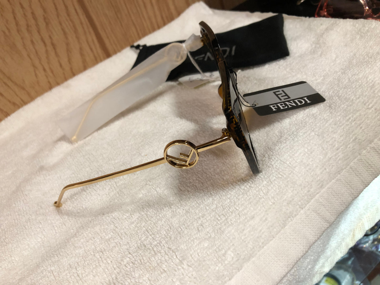 Woman FF Sunglasses With Brown Tint