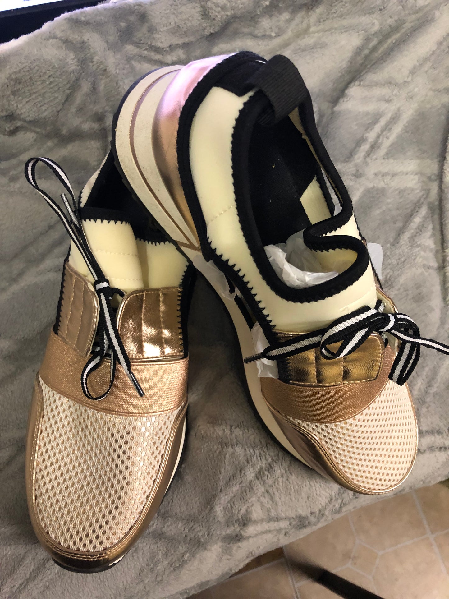 Woman White/Cream Sneaker With Rose Gold Trim