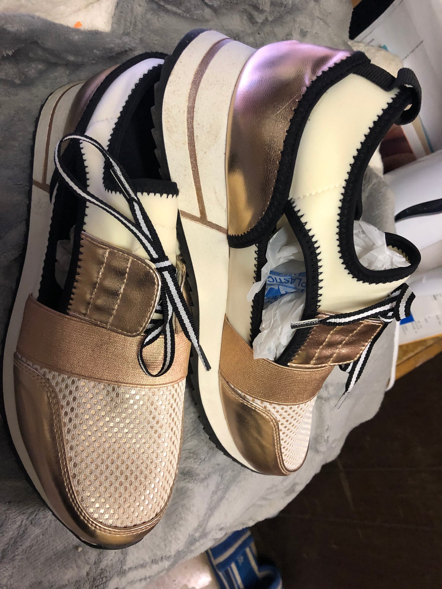 Woman White/Cream Sneaker With Rose Gold Trim