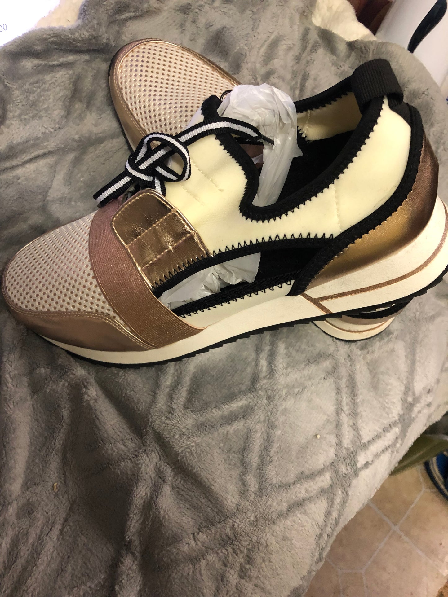 Woman White/Cream Sneaker With Rose Gold Trim
