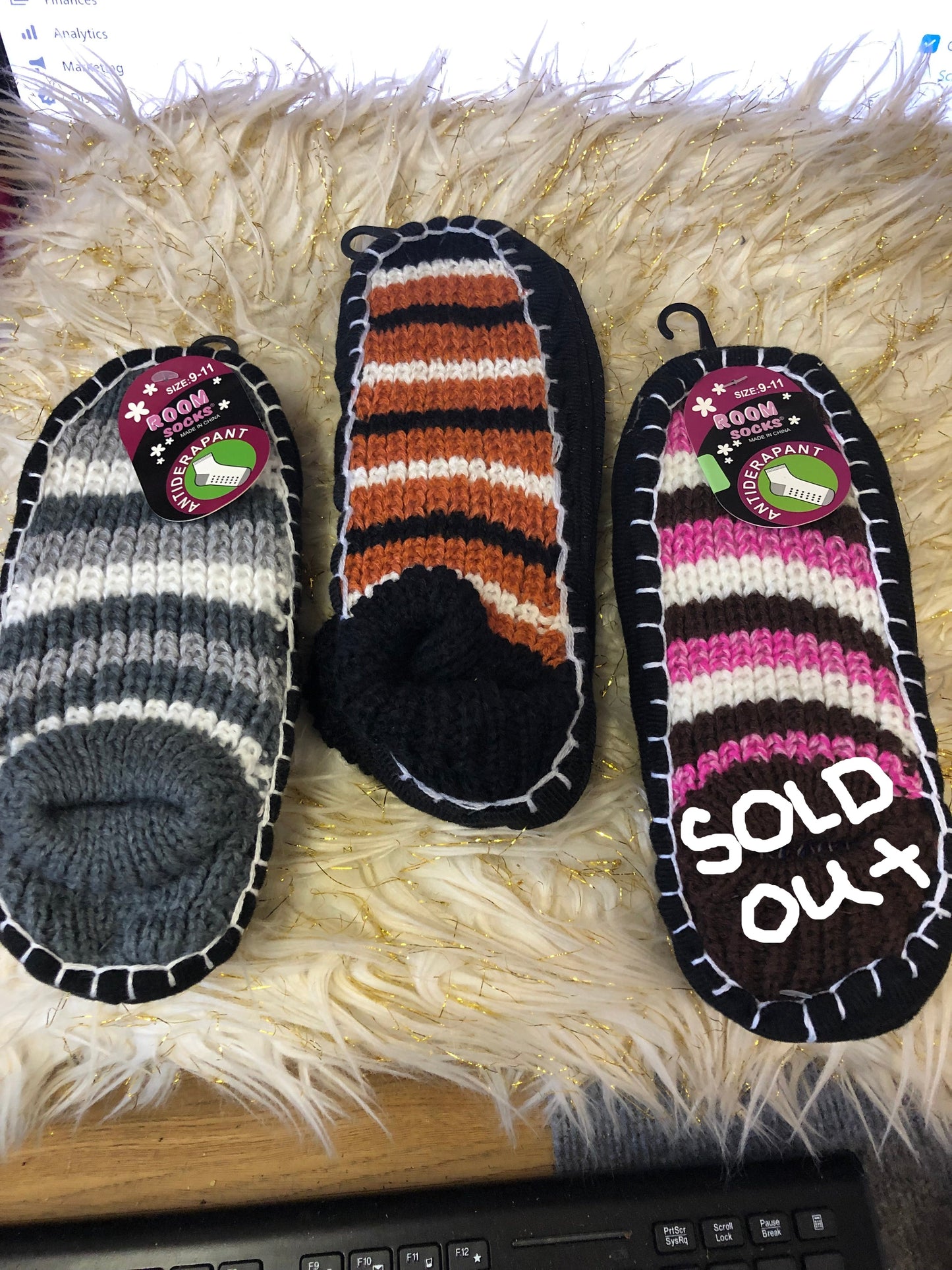 Woman Room Socks Size 9-11 Antiderpant Only 2 Left. Thanks For Your Purchase