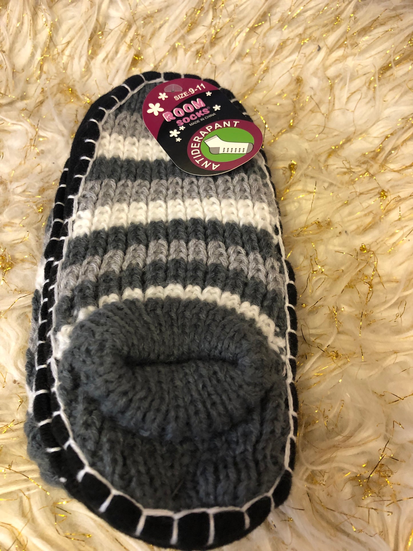 Woman Room Socks Size 9-11 Antiderpant Only 2 Left. Thanks For Your Purchase