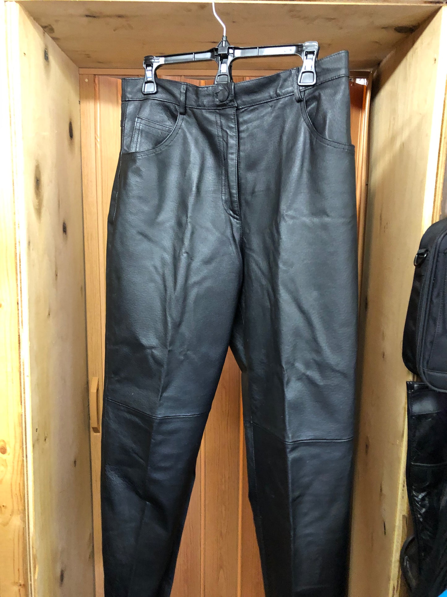 Woman 100% Leather Jean Pants 100% Nylon Lining Size 12 Color Black