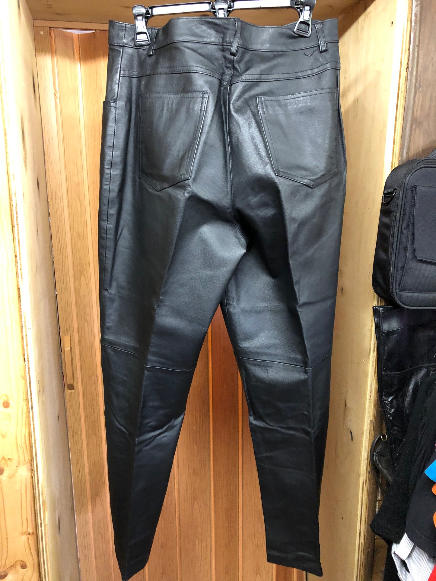 Woman 100% Leather Jean Pants 100% Nylon Lining Size 12 Color Black