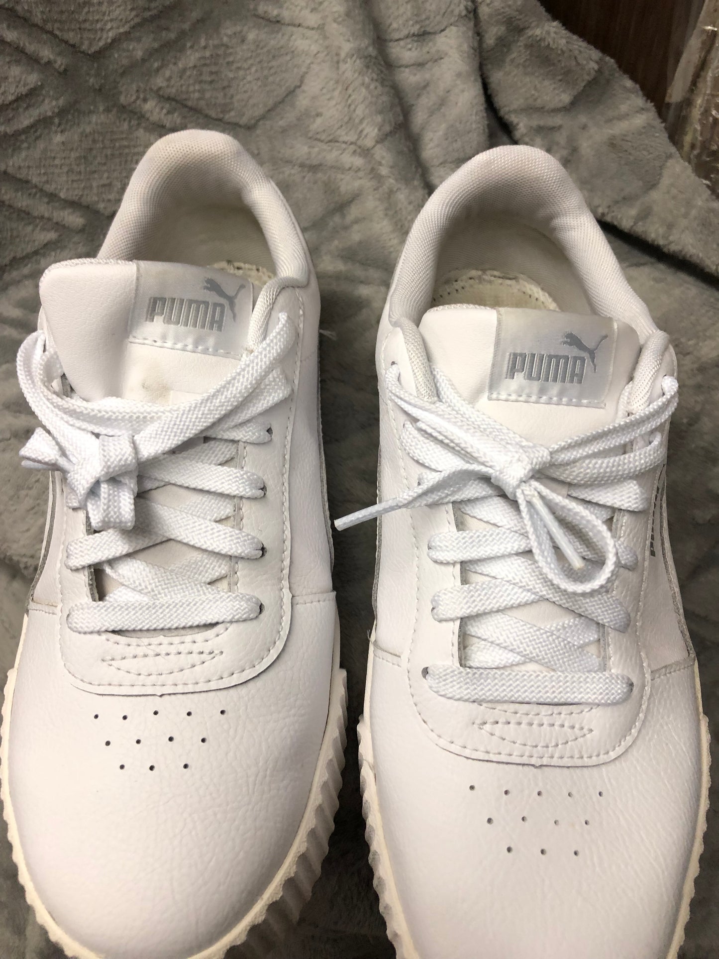 Woman All White Leather Puma Sneakers Size 10 (SOLD OUT)