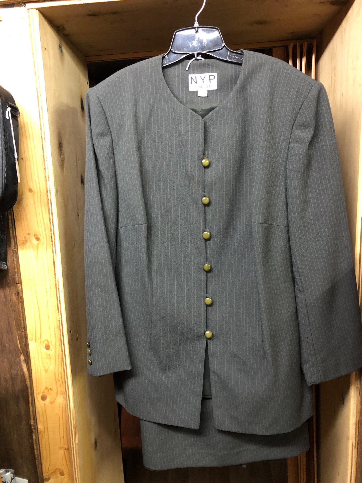 Woman Fashion 2Pc. NYP Pinstripe Coat Suit Size 20 Color Light Green
