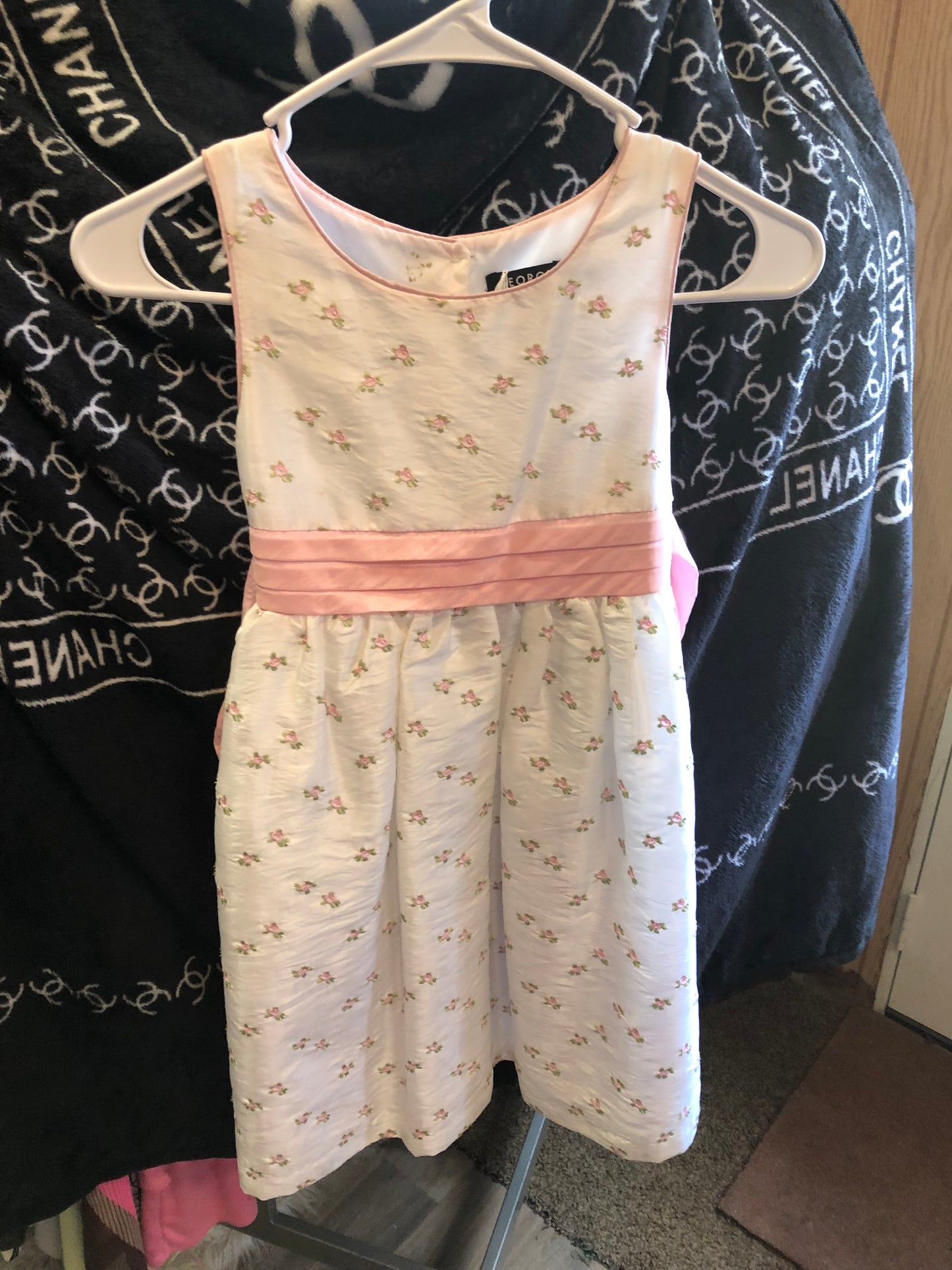 Girls Beatuiful Dress Size 8 By George Button Back Closure