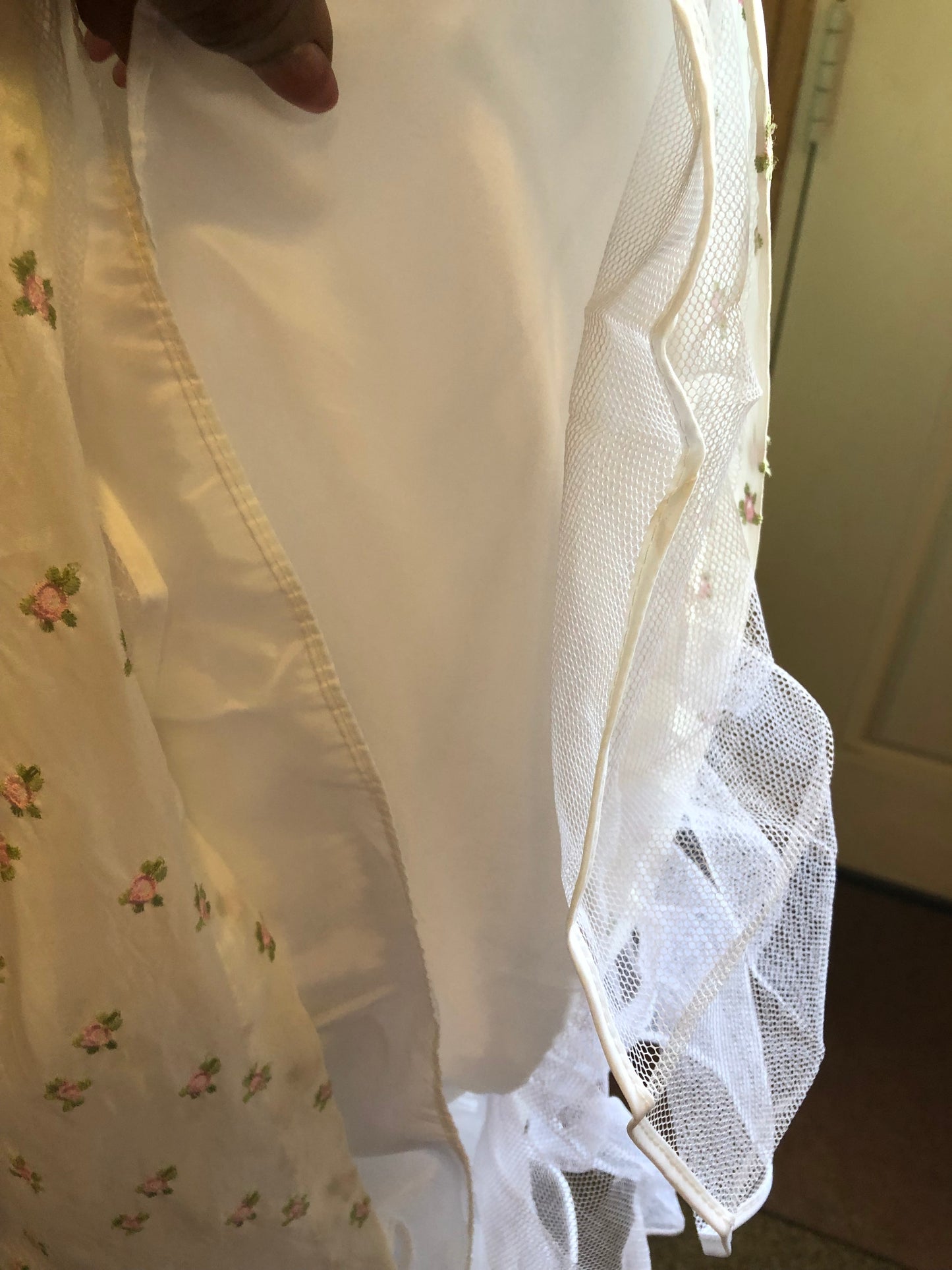 Girls Beatuiful Dress Size 8 By George Button Back Closure
