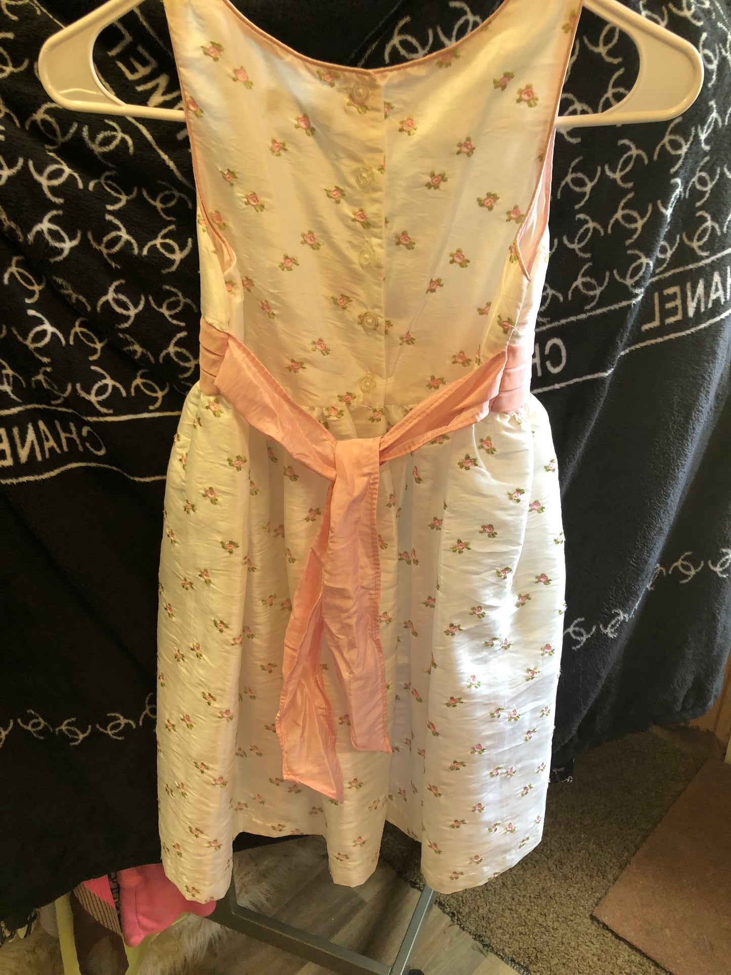Girls Beatuiful Dress Size 8 By George Button Back Closure
