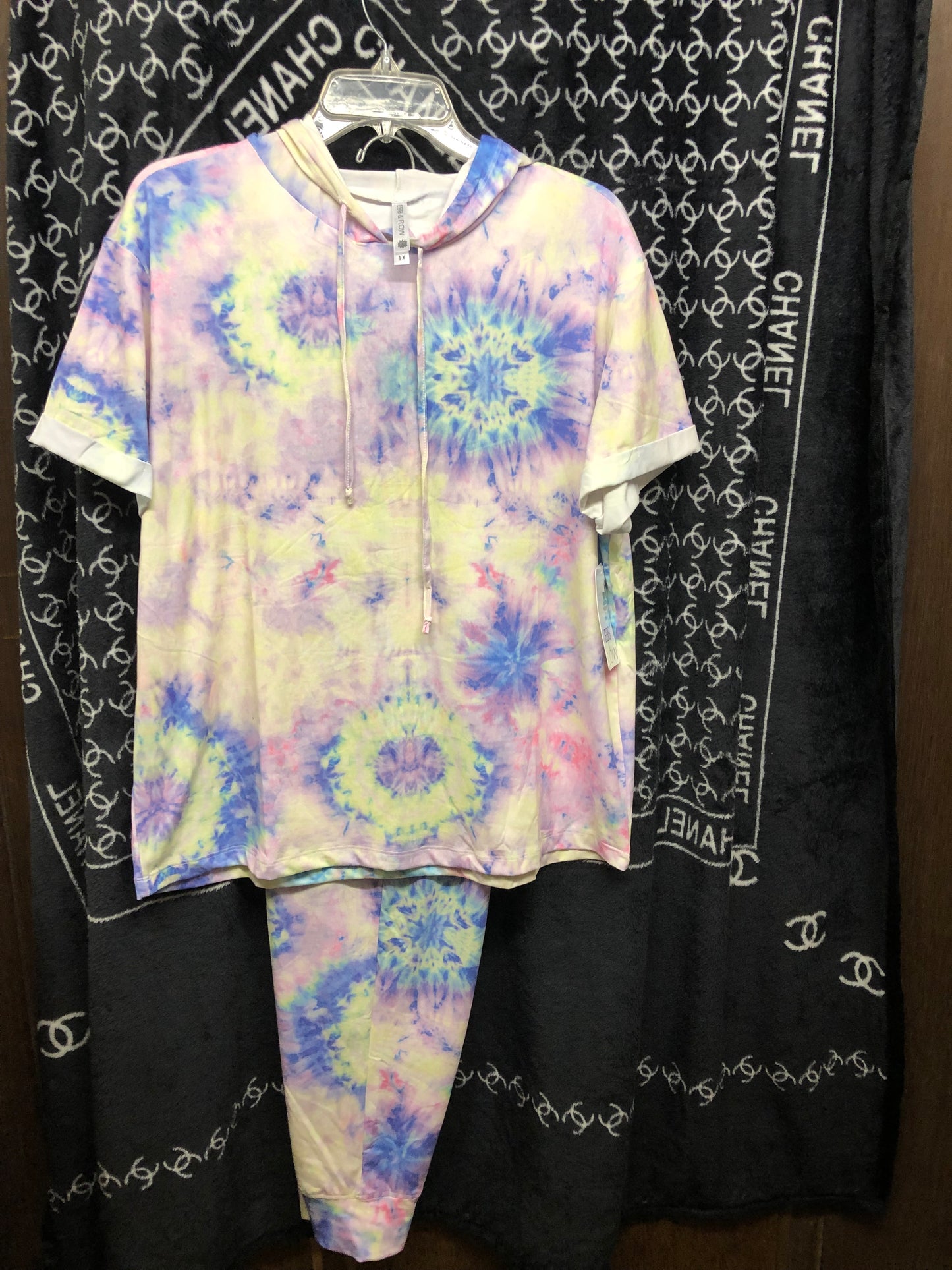 Woman Hoodie Tie Dye Jogger Set Size 1XL SOLD OUT)