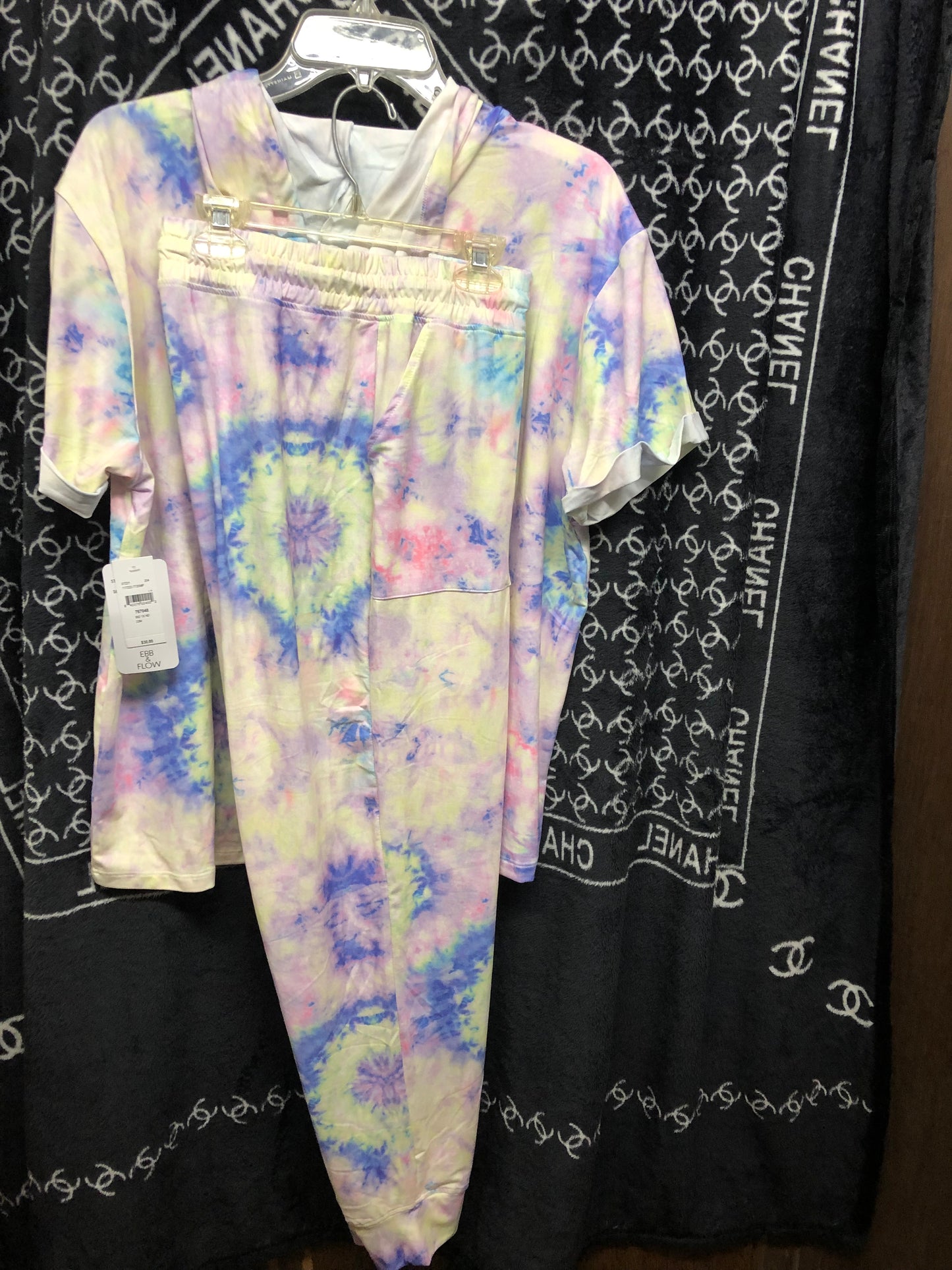 Woman Hoodie Tie Dye Jogger Set Size 1XL SOLD OUT)