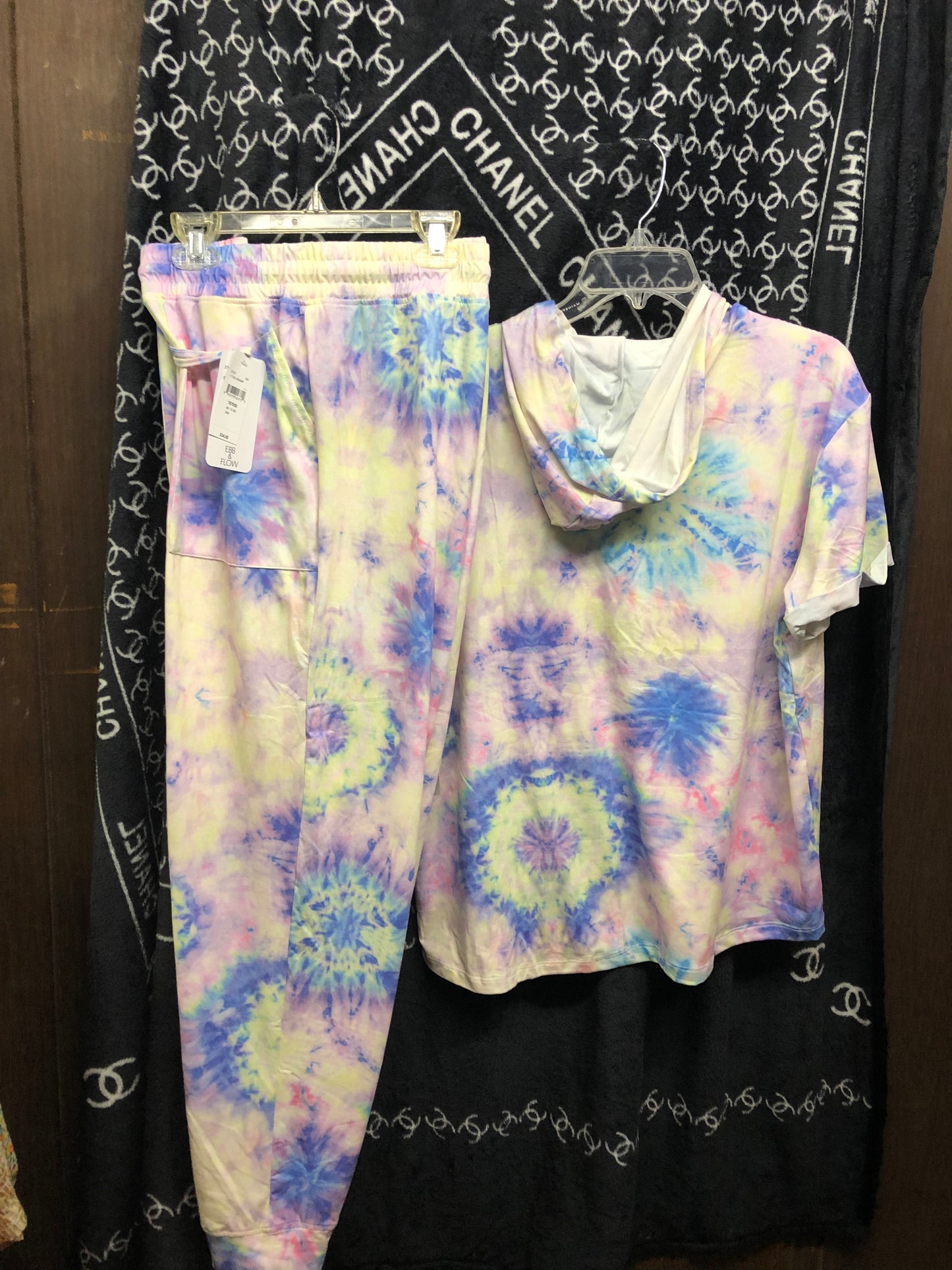 Woman Hoodie Tie Dye Jogger Set Size 1XL SOLD OUT)