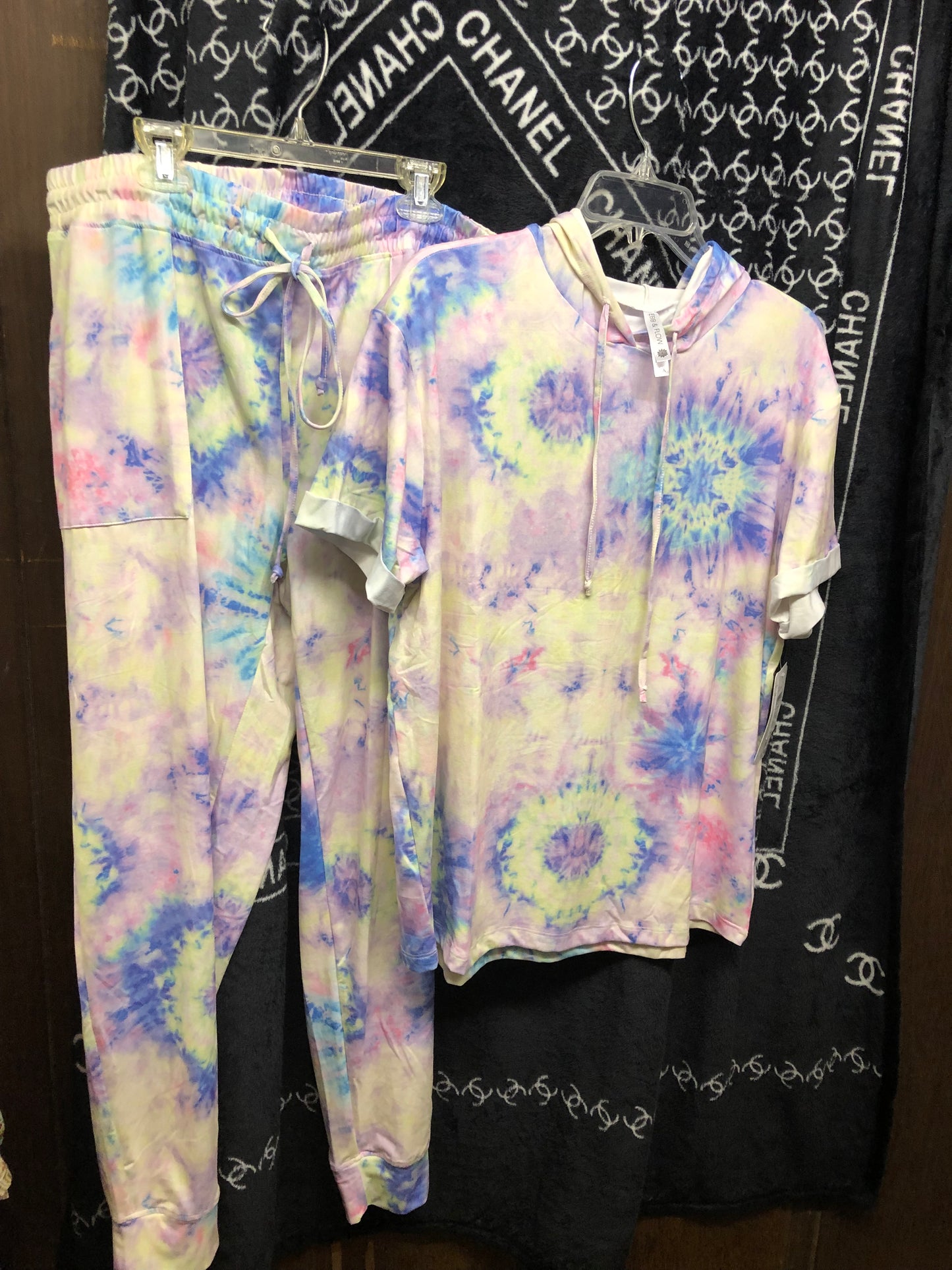 Woman Hoodie Tie Dye Jogger Set Size 1XL SOLD OUT)