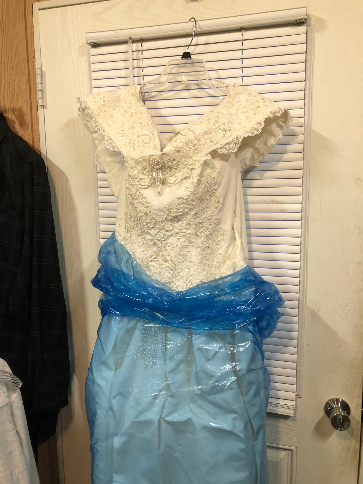 Salina Bridal Wedding Gown Size 16 Color Off White