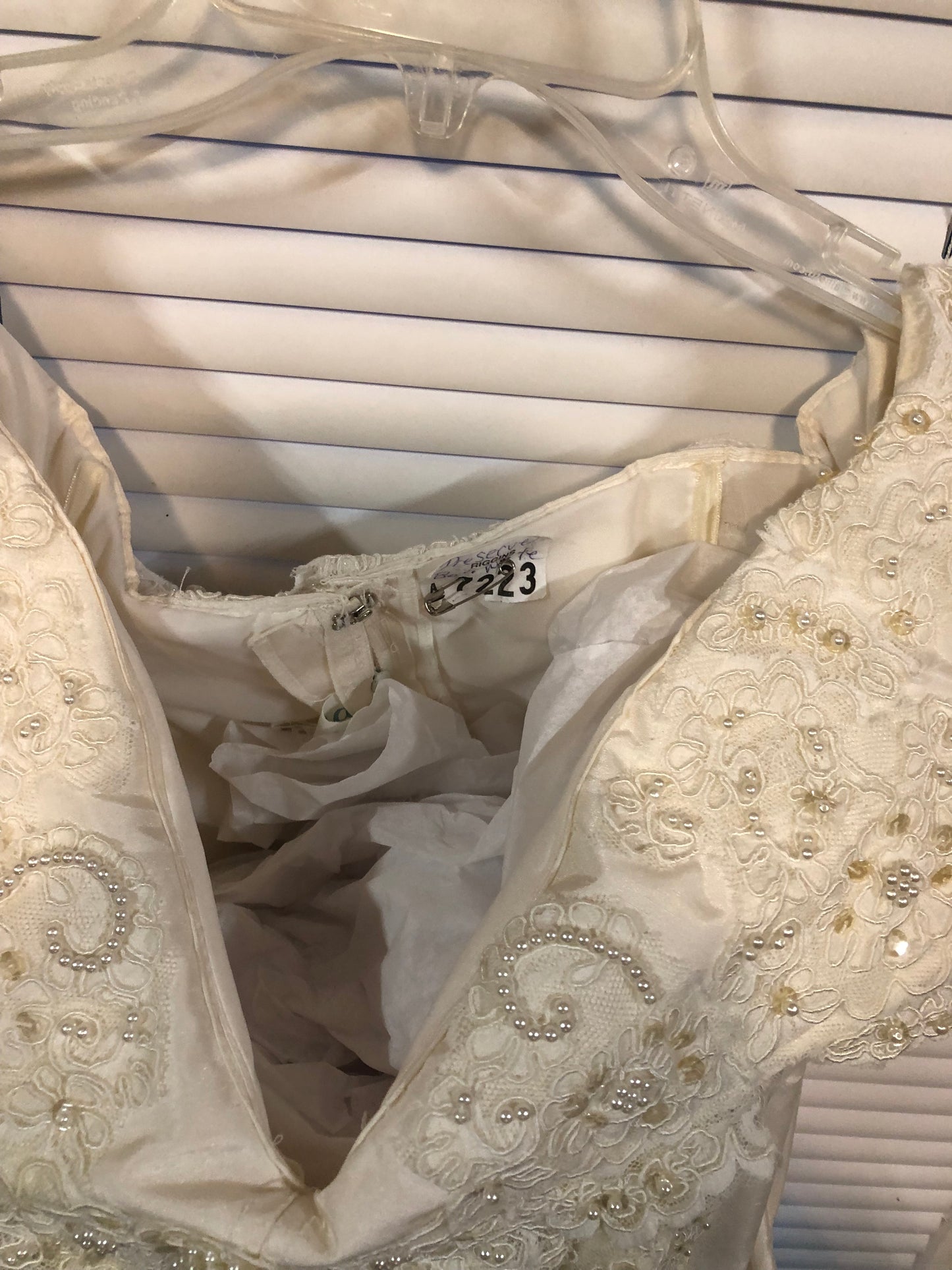 Salina Bridal Wedding Gown Size 16 Color Off White