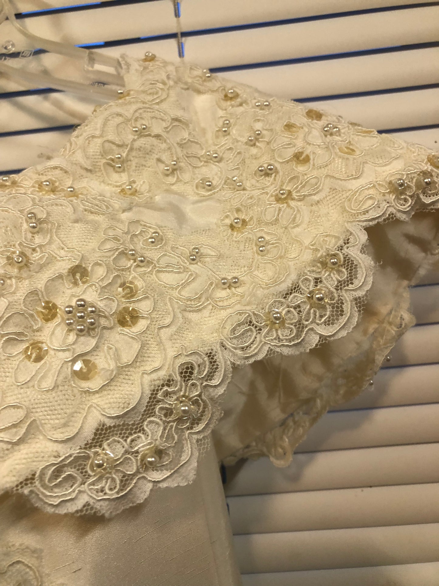 Salina Bridal Wedding Gown Size 16 Color Off White