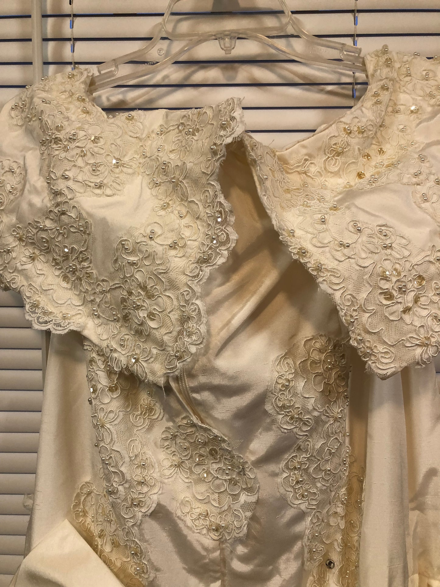 Salina Bridal Wedding Gown Size 16 Color Off White