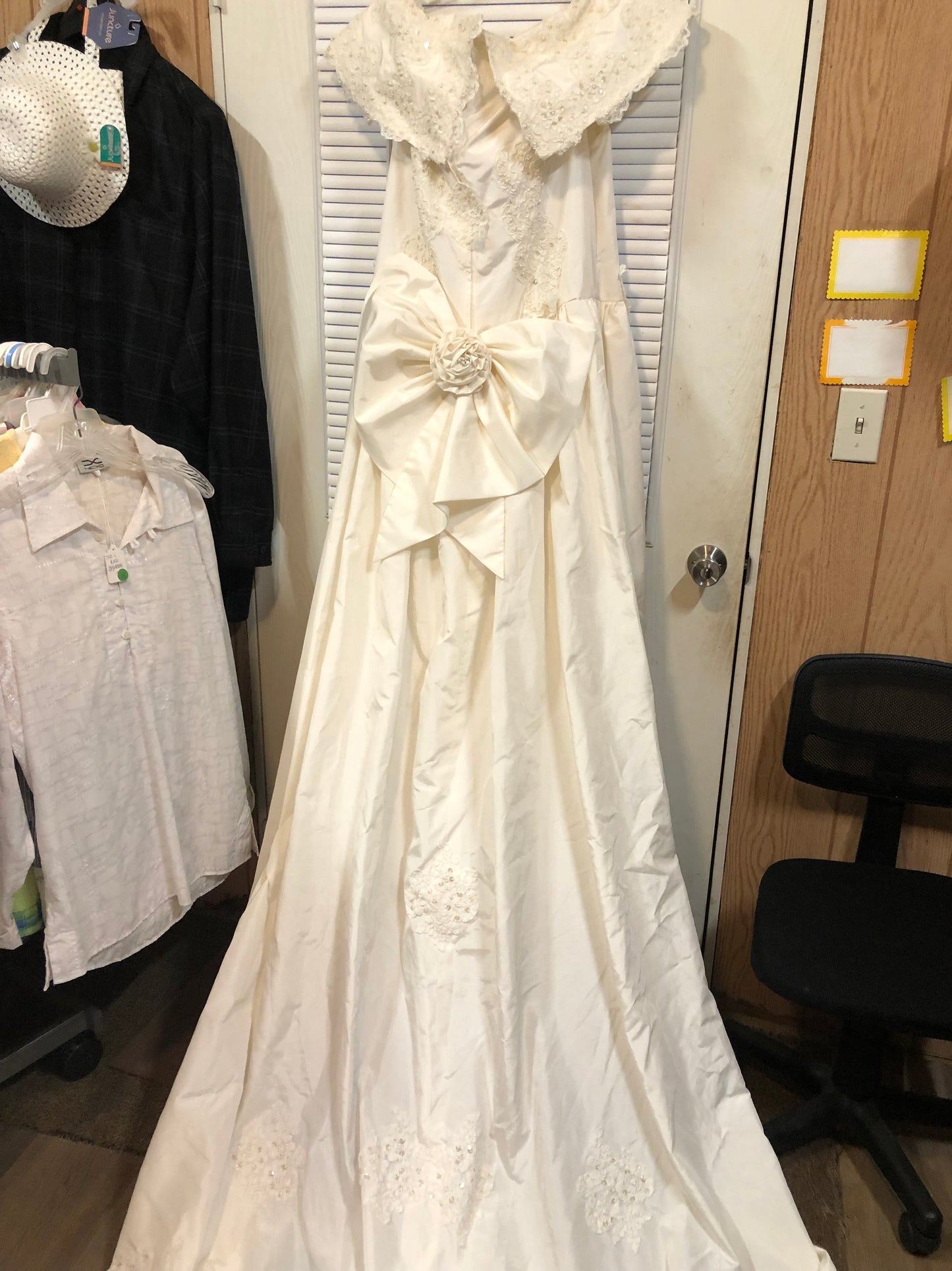 Salina Bridal Wedding Gown Size 16 Color Off White