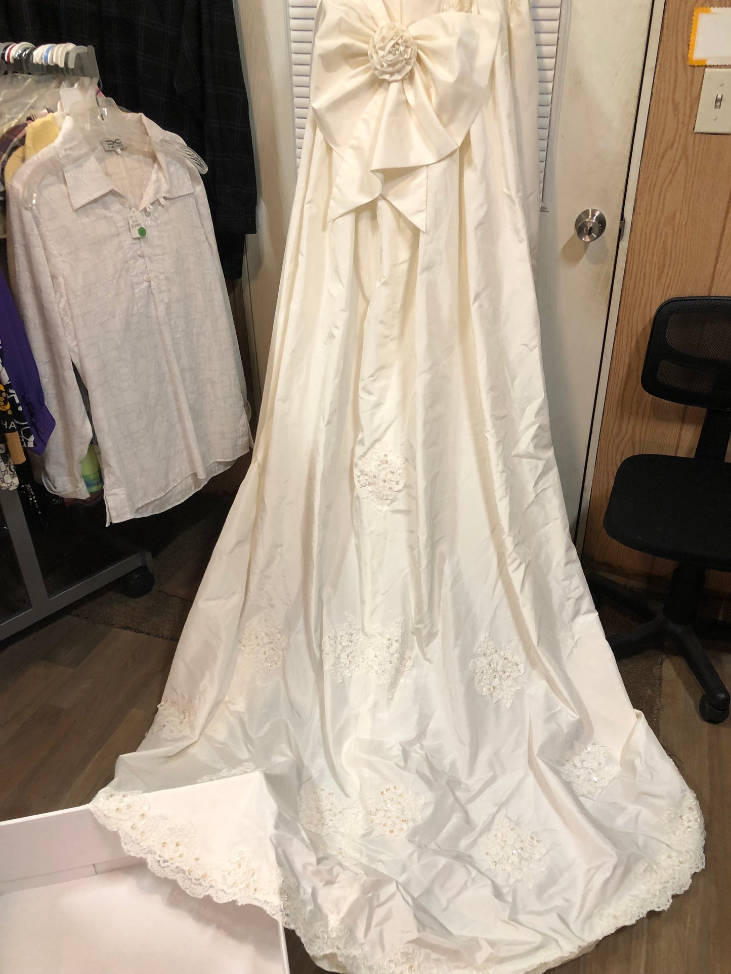 Salina Bridal Wedding Gown Size 16 Color Off White