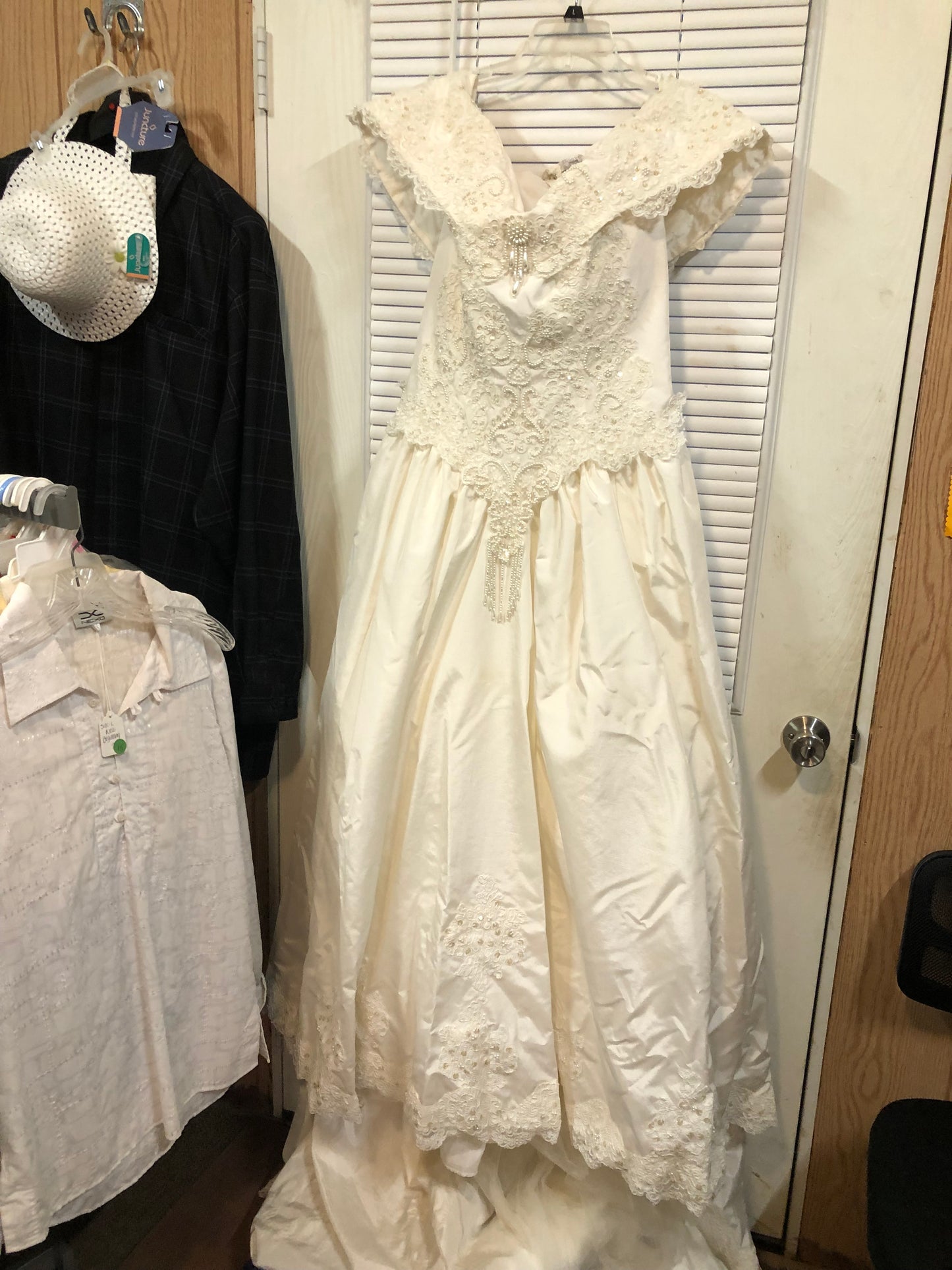 Salina Bridal Wedding Gown Size 16 Color Off White