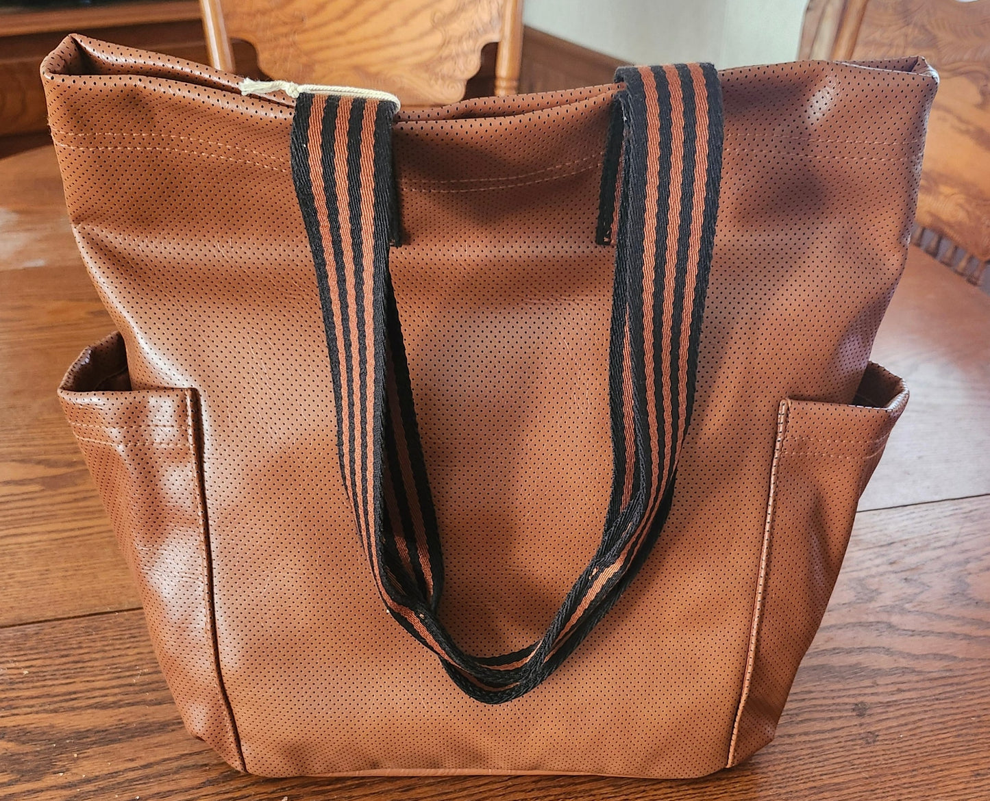 Woman Campus Tote Handbag - Universal Thread "New Arrival" With Tags Color Choc.(SOLD OUT)Thanks For Your Purchase.