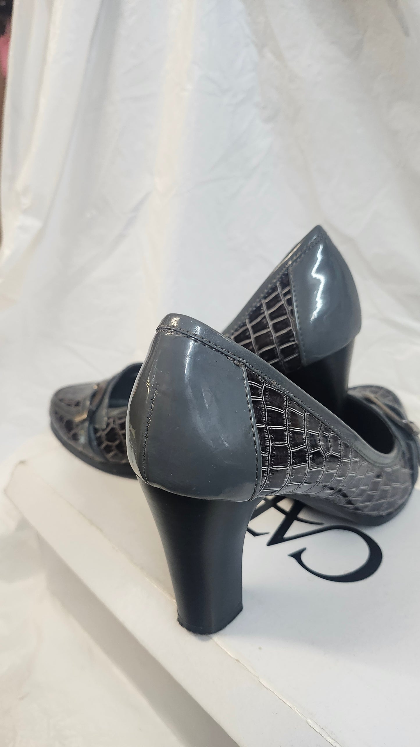 Womans Dress Heels Size 7M ColorMix Gray/Croco Block Heel Slip On Pre-Owned