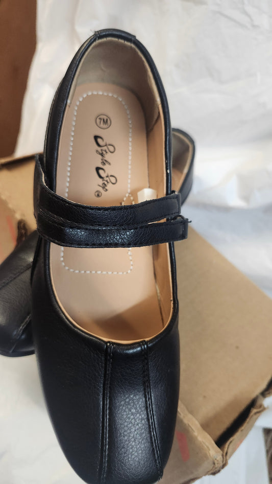 Womens Ballet Flat Leather Shoe Size 7M Colors Black or Navy By Style Steps "NEW ARRIVAL"