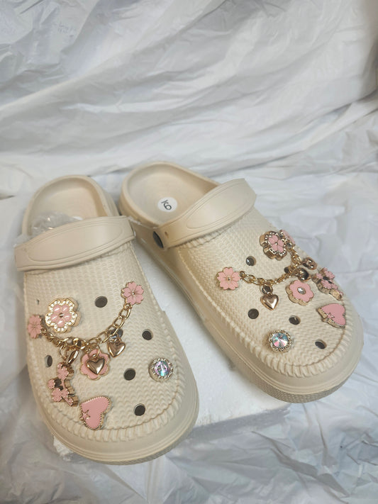 Womans Super Tack Clogs Color With Shoe Charms Size 9 Color Beige (New Arrival