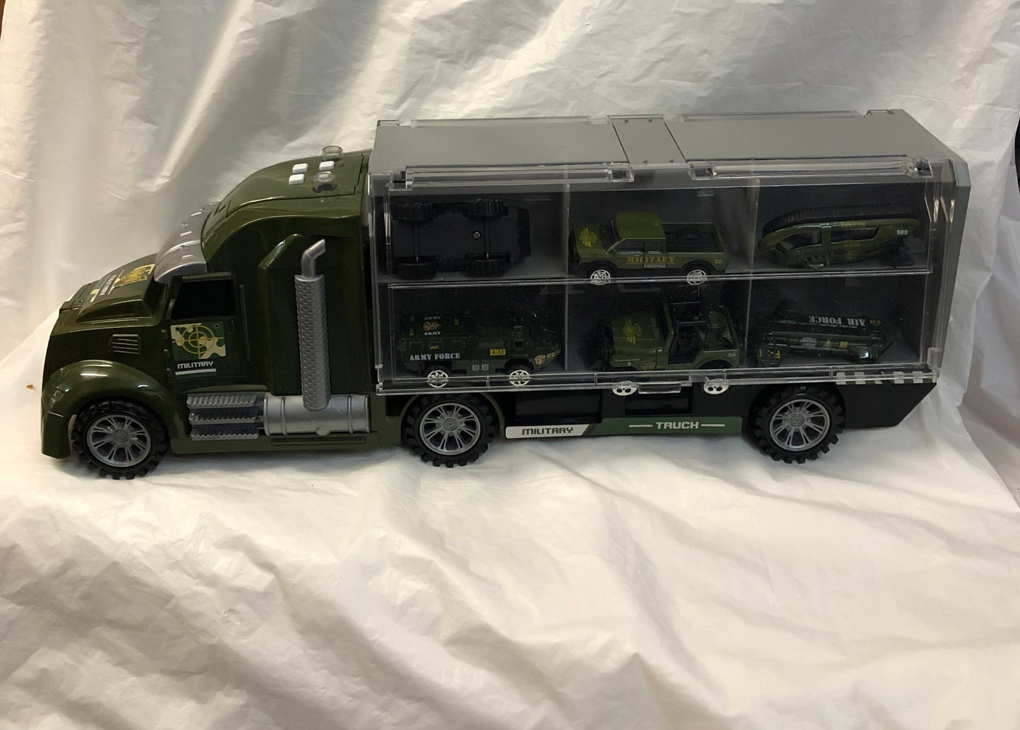 Military Carrier Truck Vehicle Toy Set  With Sound/Flashing Lights Ages 3&Up/ "New Arrival""