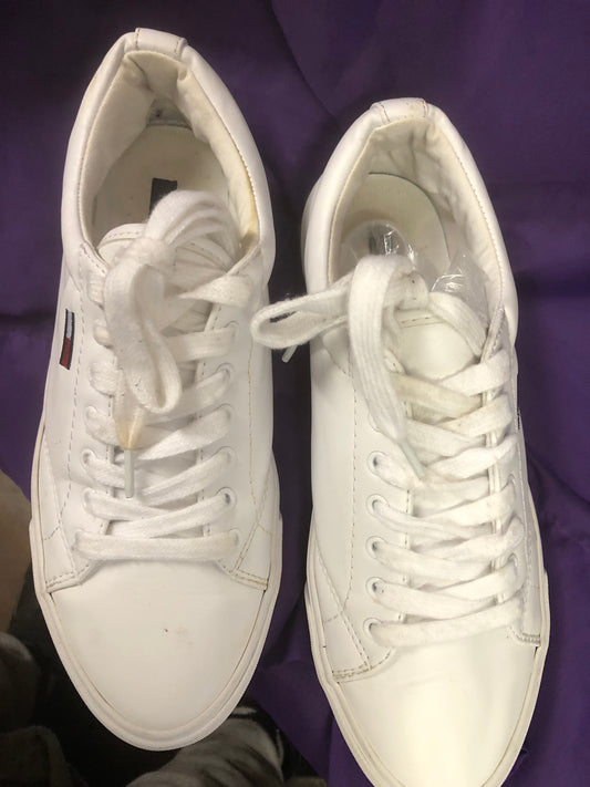 MEN'S TOMMY HILFIGER RADAM SNEAKER WHITE LEATHER  "Pre-Owned Item" Great Cond.