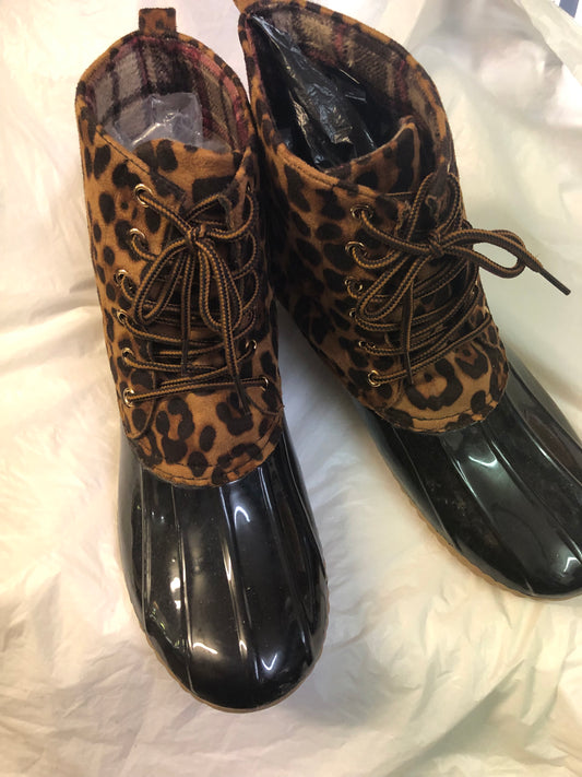 YOKI Women's Dylan-15 Fashion Leopard Cheetah Print Ankle Boots Size 11 Pre-Owned