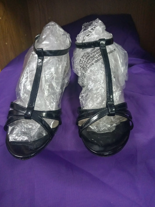 Womans Wedge Hill Dress Sandal Size 8 By: apostrophe