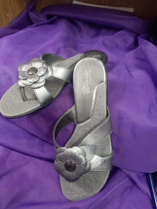 Women Thong Leather Sandal Size 8.5 By Strictly Comfort