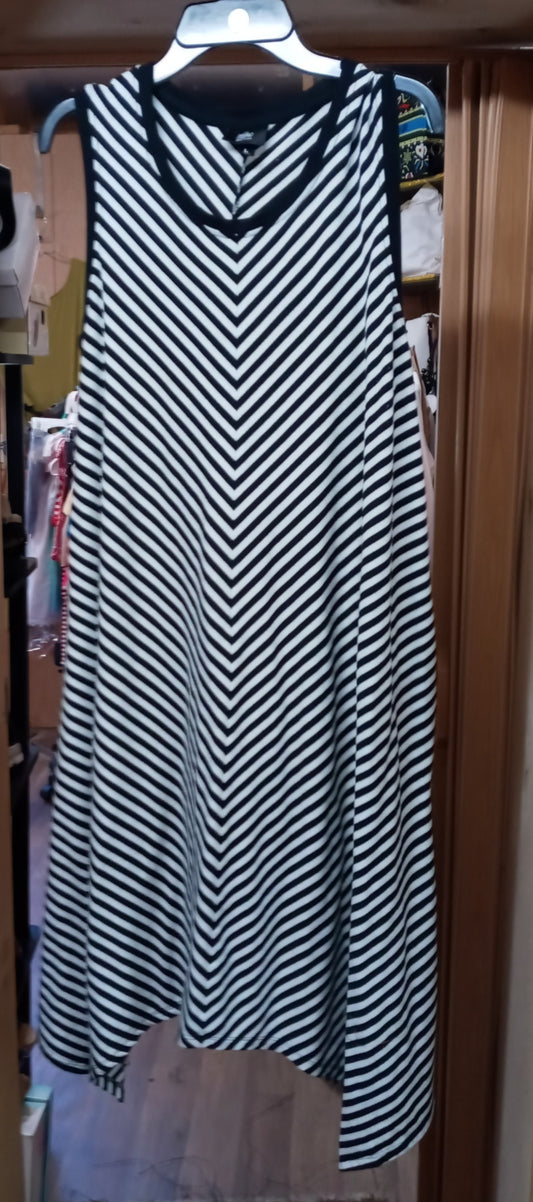 Woman Black and White Zebra Print Dress Size L Sleeveless. "New Arrival" SOLD OUT