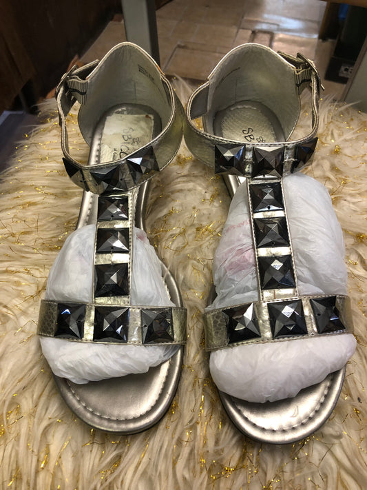 Woman Sandals Size 9.5 By Sbicca