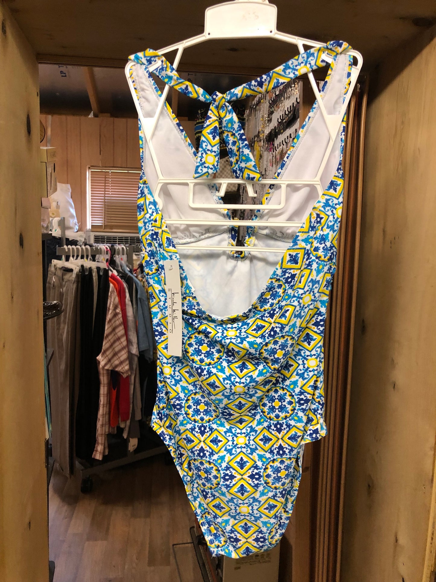 Womans One Piece Swimsuit Size 8 Multicolors By Nicole Miller