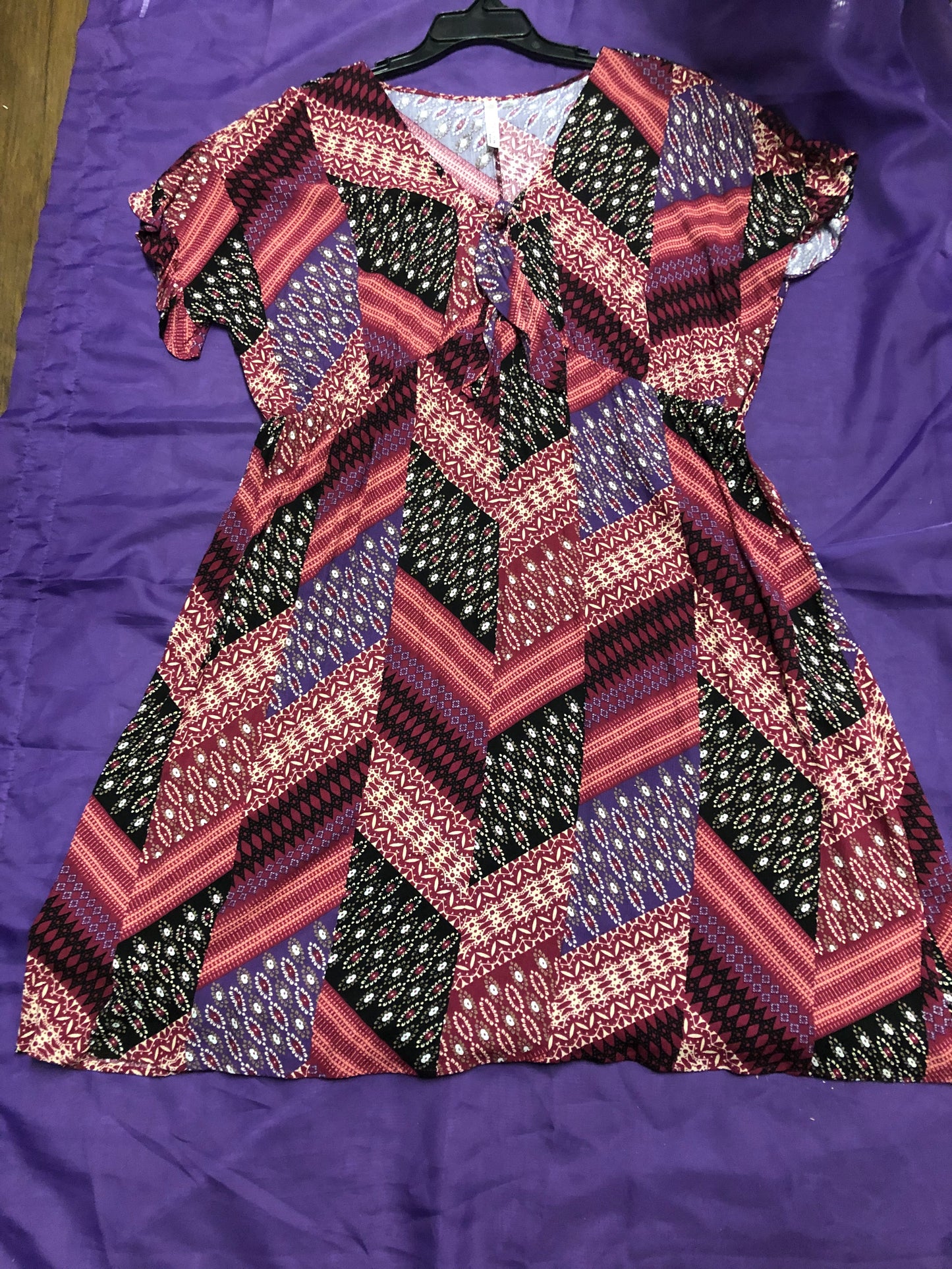 Woman V-Shaped Neckline Dress Size 2XL Multicolors