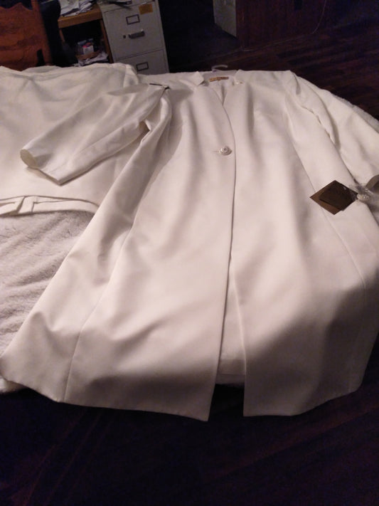Woman 2Pc. Coat Suit Vanilla ice Size 22