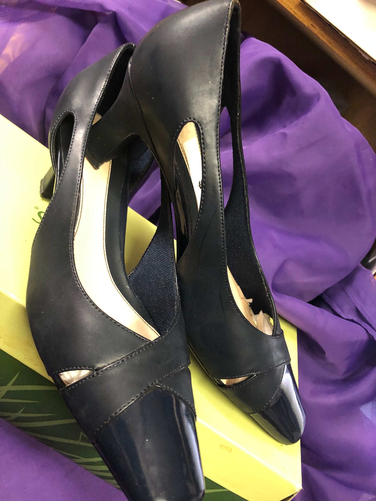 Woman Pre-Owned Navy Blue Pump Size 8.5