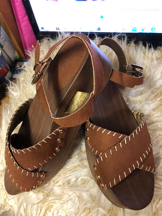 Woman Wedge Hill Platform Shoe Size 10