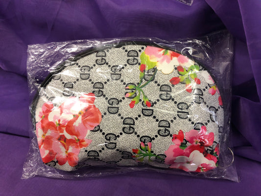 Woman Fashion G D Make-Up Bag Color Black "New Arrival" (S0LD OUT) Thanks For Your Purchase!