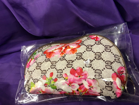 Woman Fashion G D Make Up Bag Color Brown "New Arrival"