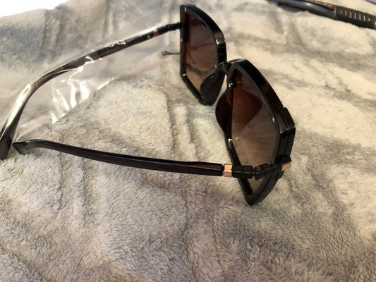 Woman Sunglasses Blocks uva And uvb Rays UV 400 Porctection