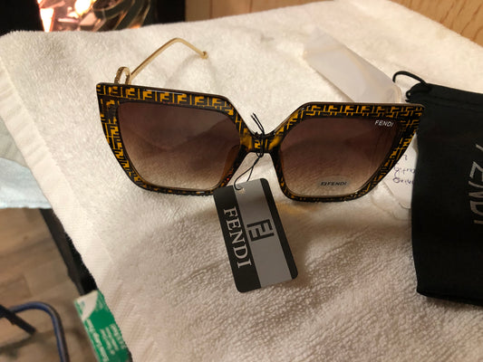 Woman FF Sunglasses With Brown Tint