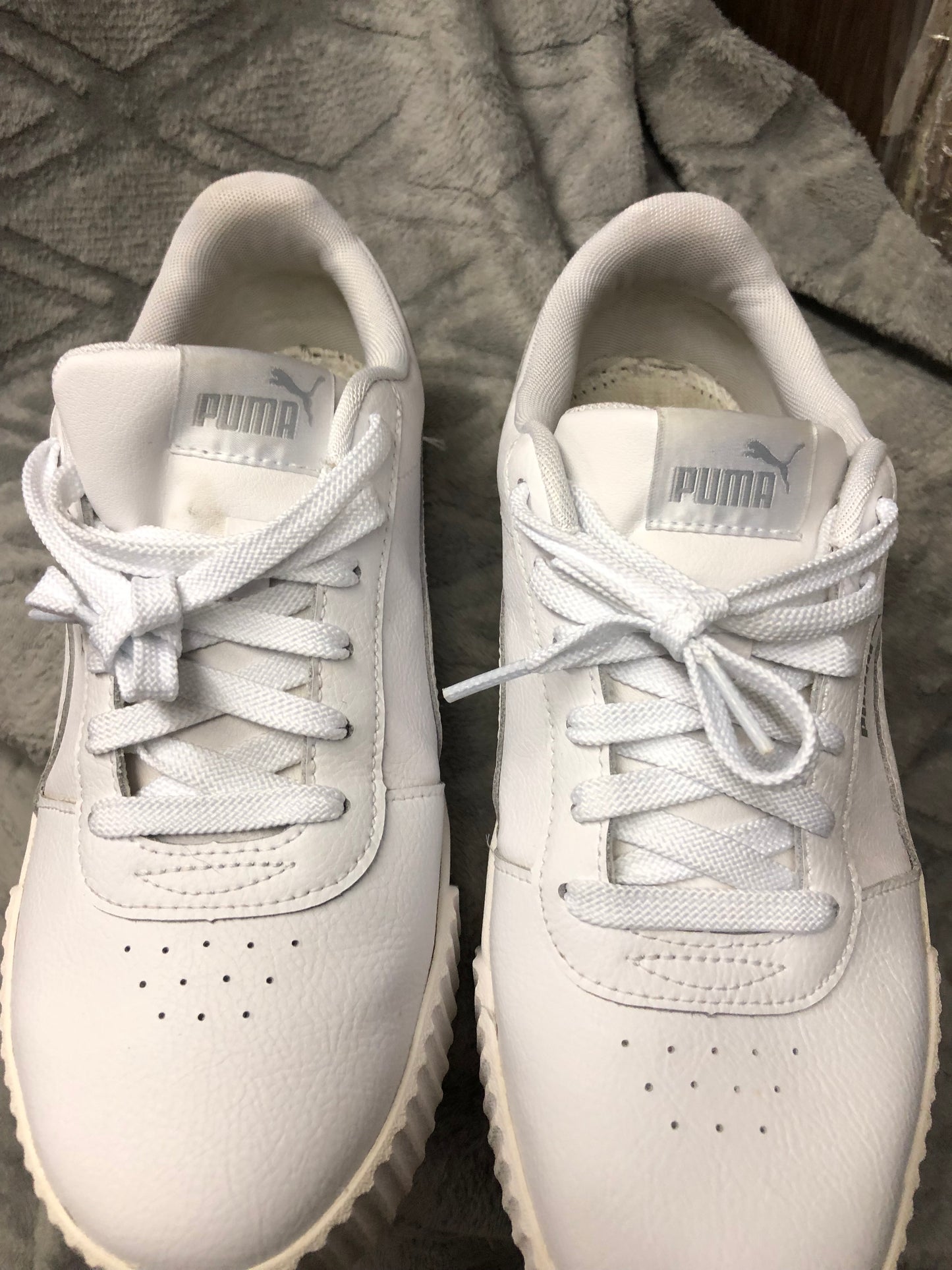 Woman All White Leather Puma Sneakers Size 10