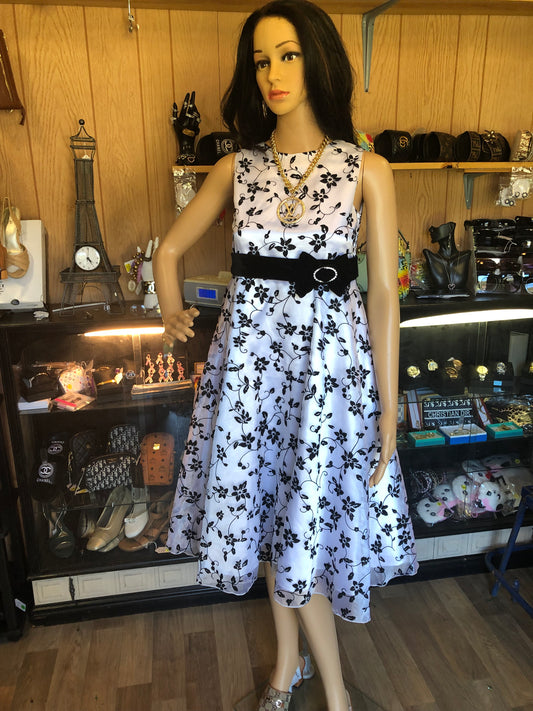 Young Girls Fashion Dress Size 12 Colors Black/White (ON SALE)