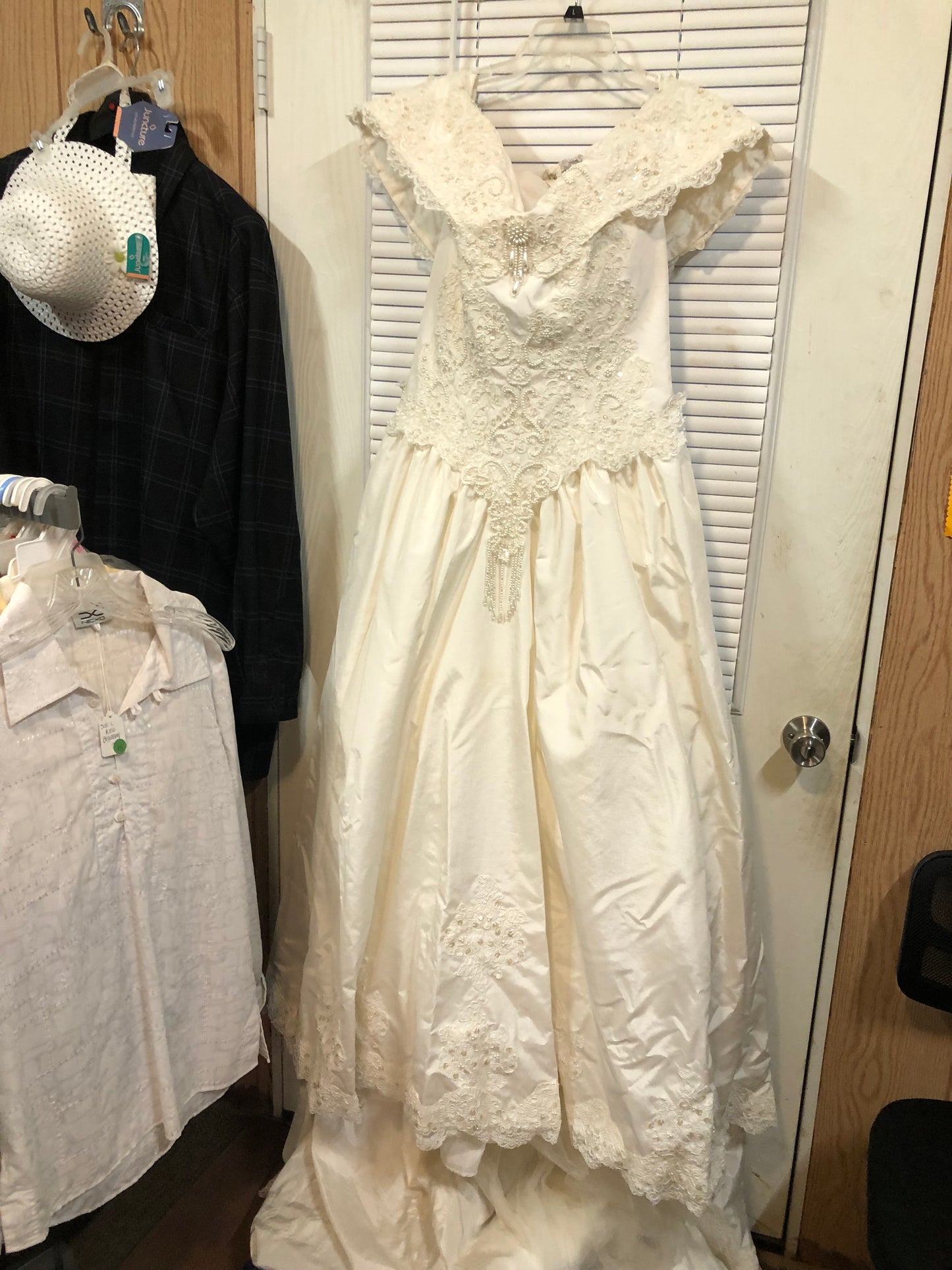Salina  Bridal Wedding Gown Size 16  Color Off White