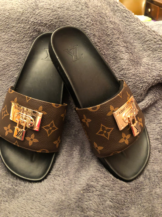 Woman Flower Slides  Size 9